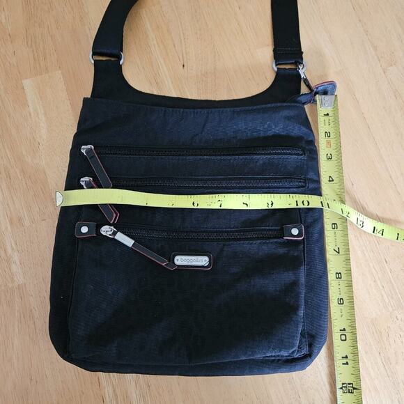 Baggallini Around Town Crossbody Bag With Rfid Phone Wristlet Black Animal- EUC - Picture 9 of 10